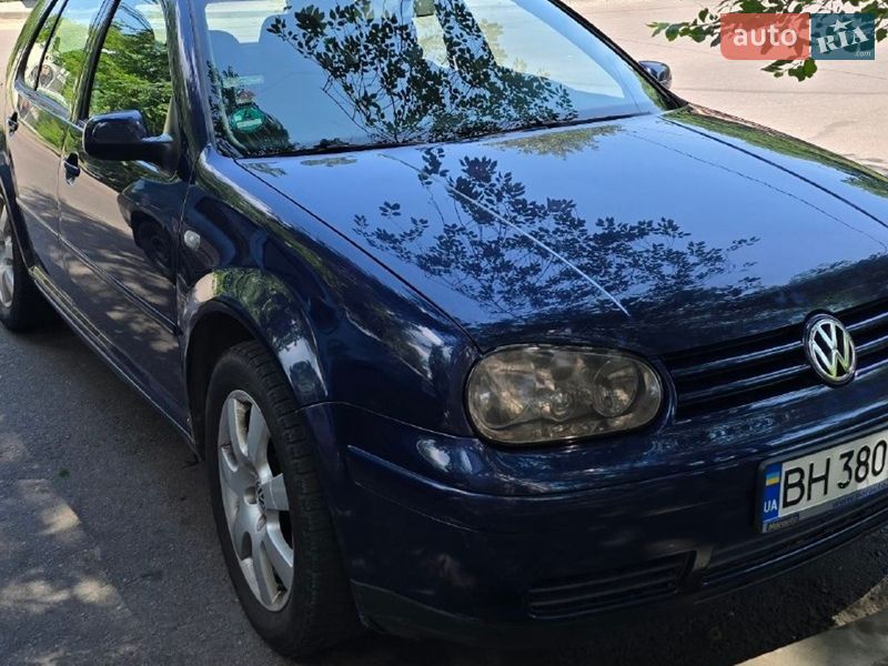 Хэтчбек Volkswagen Golf 2003 в Одессе