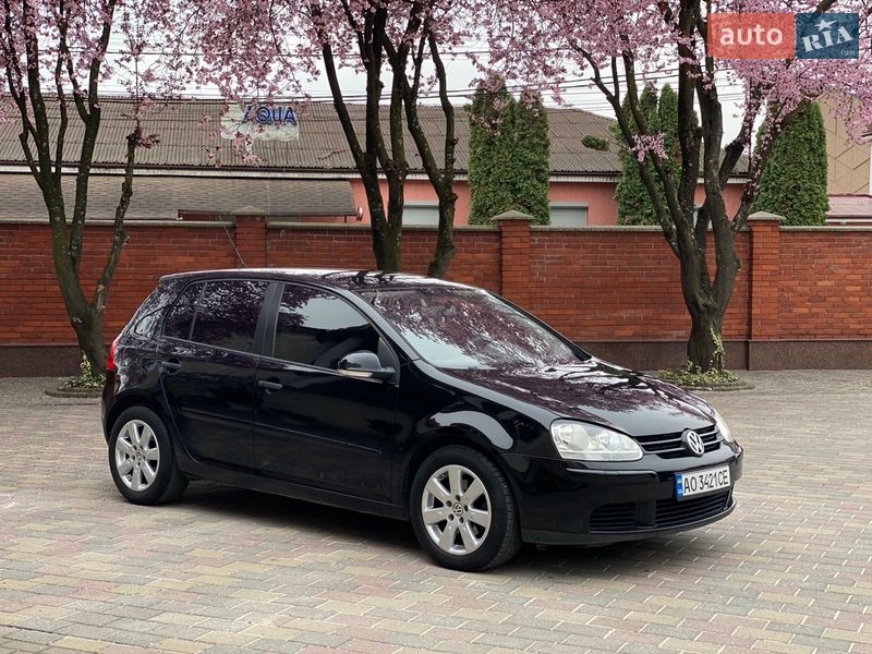 Хетчбек Volkswagen Golf 2005 в Мукачевому