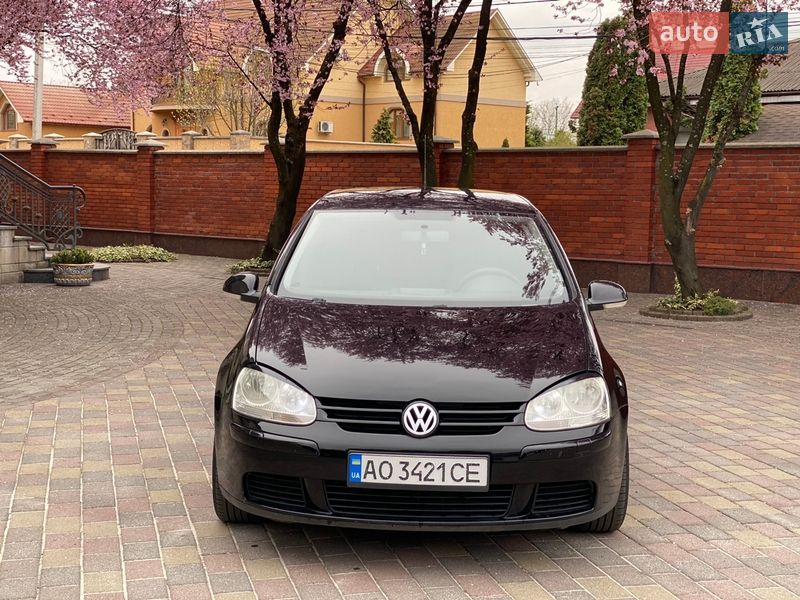 Хетчбек Volkswagen Golf 2005 в Мукачевому