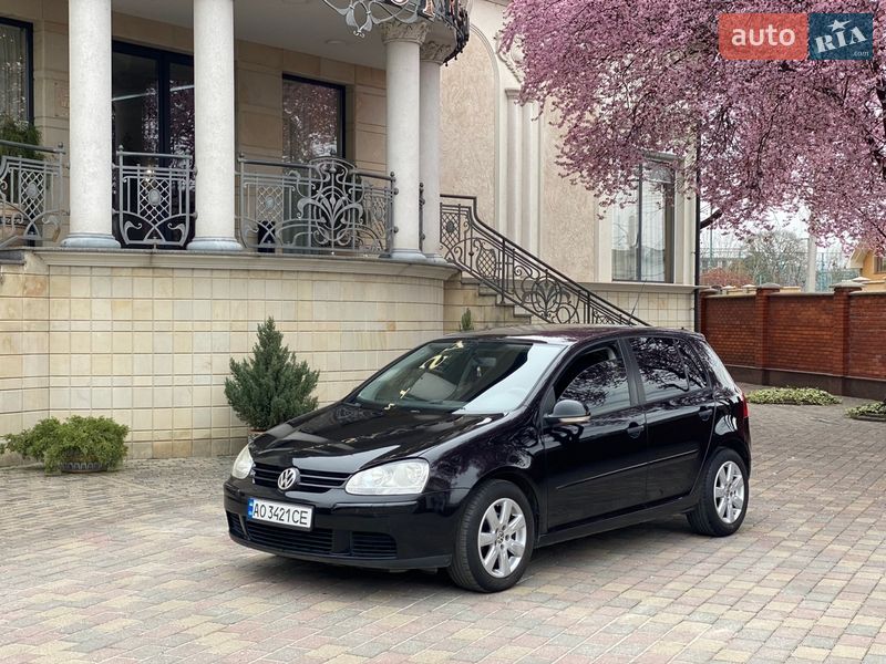 Хетчбек Volkswagen Golf 2005 в Мукачевому