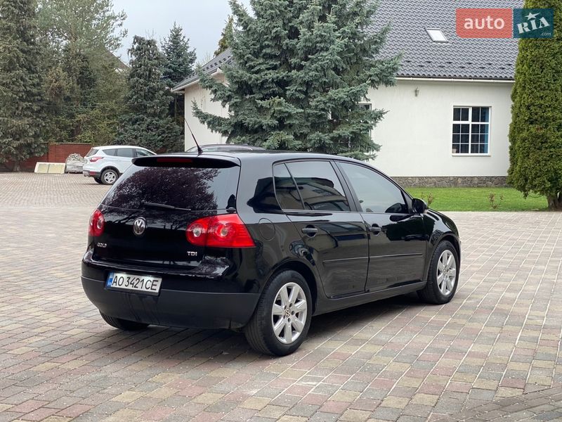 Хетчбек Volkswagen Golf 2005 в Мукачевому