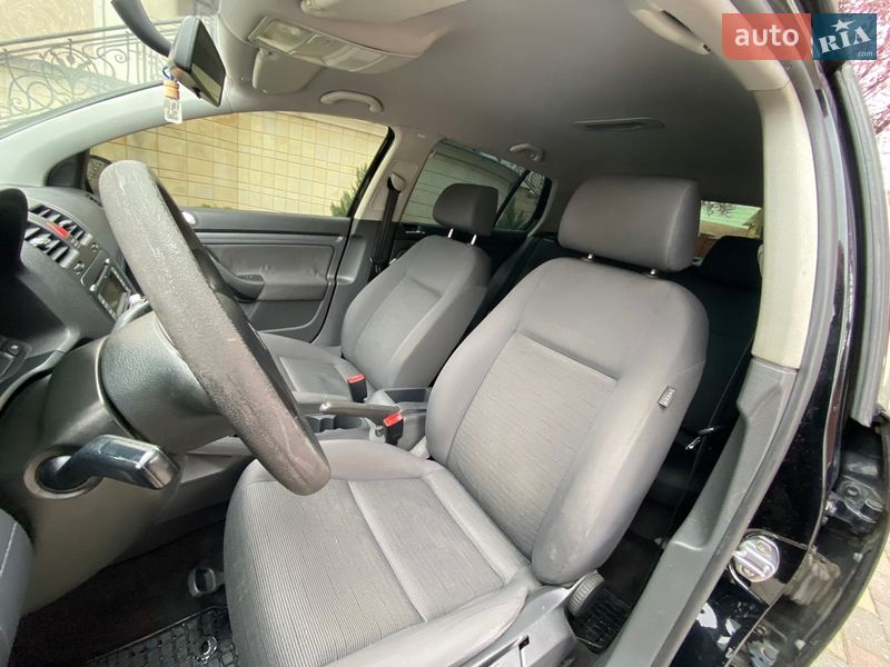 Хетчбек Volkswagen Golf 2005 в Мукачевому