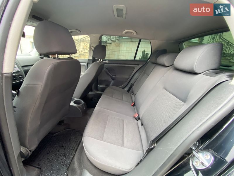 Хетчбек Volkswagen Golf 2005 в Мукачевому