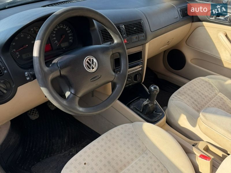 Универсал Volkswagen Golf 2001 в Чернигове