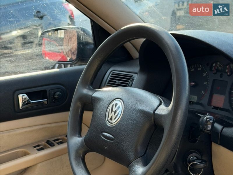 Универсал Volkswagen Golf 2001 в Чернигове