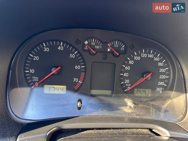 Хэтчбек Volkswagen Golf 2002 в Виннице