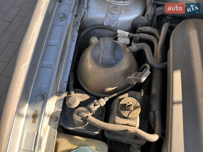 Хэтчбек Volkswagen Golf 2002 в Виннице