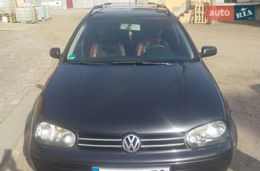 Универсал Volkswagen Golf 2004 в Черновцах