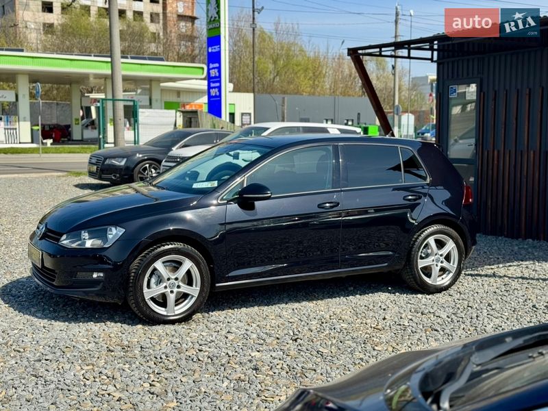 Хэтчбек Volkswagen Golf 2017 в Черновцах
