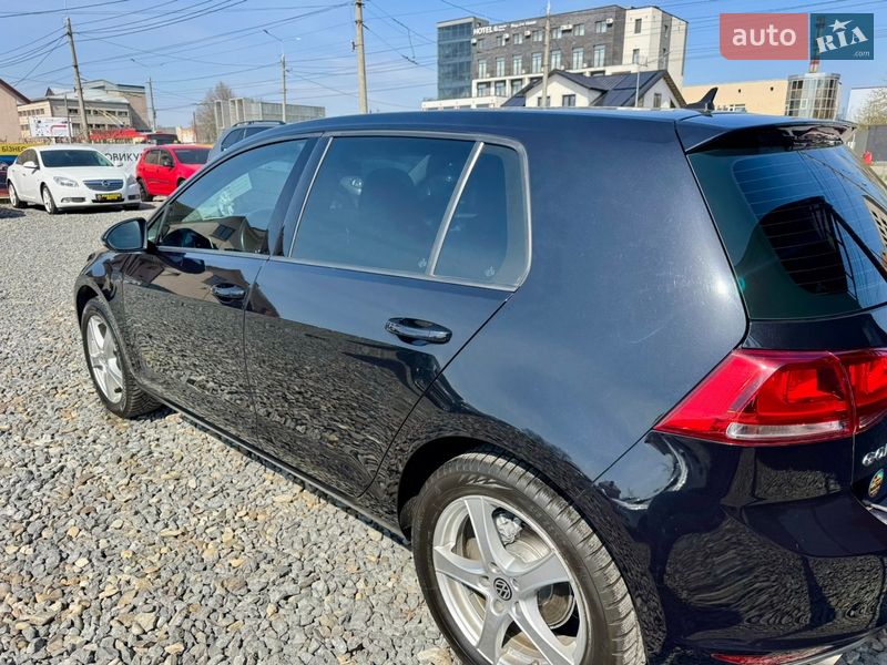 Хэтчбек Volkswagen Golf 2017 в Черновцах