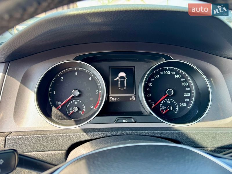 Хэтчбек Volkswagen Golf 2017 в Черновцах