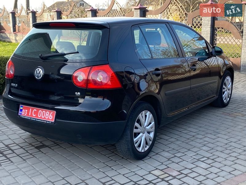 Хэтчбек Volkswagen Golf 2004 в Луцке