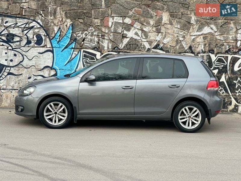 Хэтчбек Volkswagen Golf 2011 в Днепре