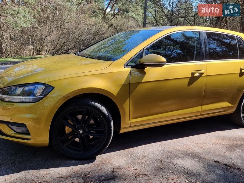 Хэтчбек Volkswagen Golf 2018 в Киеве