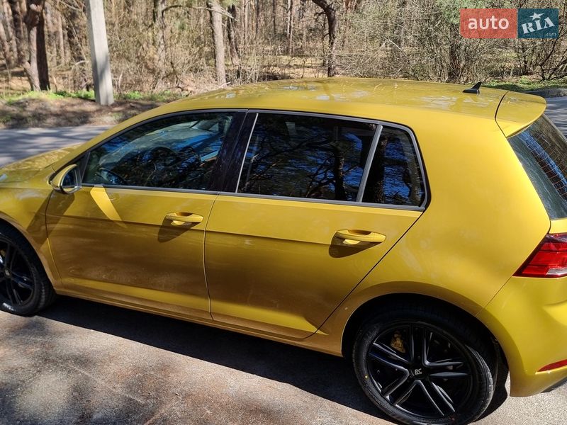 Хэтчбек Volkswagen Golf 2018 в Киеве