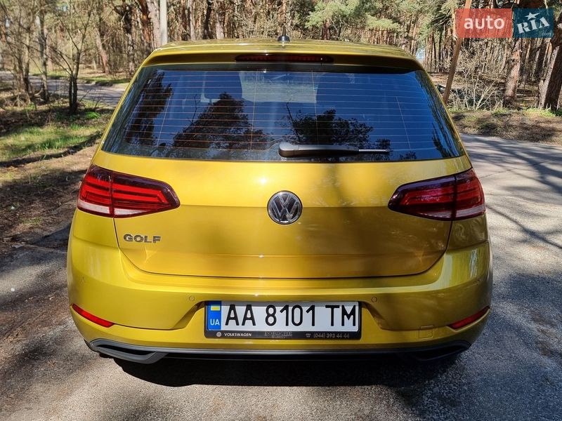 Хэтчбек Volkswagen Golf 2018 в Киеве