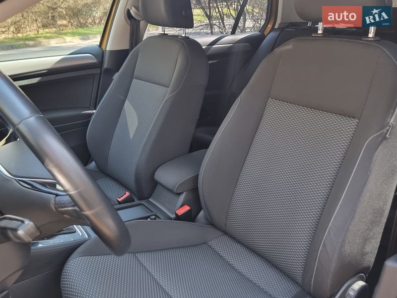 Хэтчбек Volkswagen Golf 2018 в Киеве