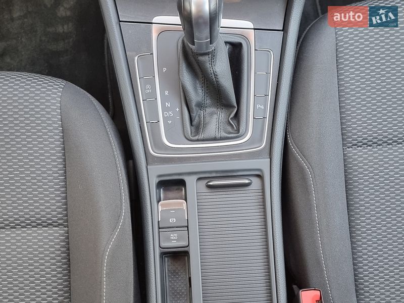 Хэтчбек Volkswagen Golf 2018 в Киеве