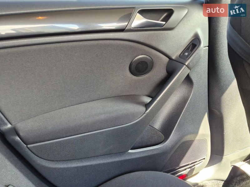 Хэтчбек Volkswagen Golf 2011 в Днепре