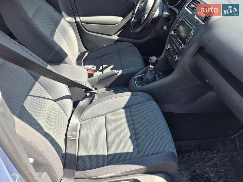 Хэтчбек Volkswagen Golf 2011 в Днепре