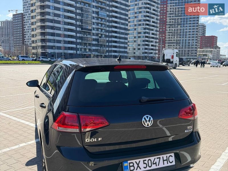 Хэтчбек Volkswagen Golf 2016 в Киеве