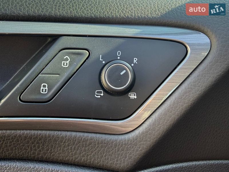 Хэтчбек Volkswagen Golf 2016 в Киеве