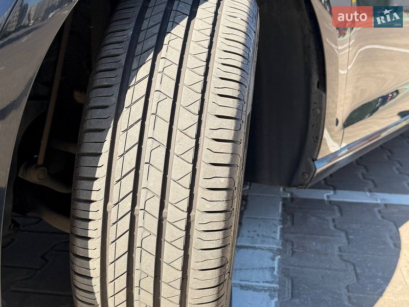 Хэтчбек Volkswagen Golf 2016 в Киеве