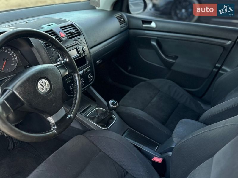 Хэтчбек Volkswagen Golf 2007 в Ровно