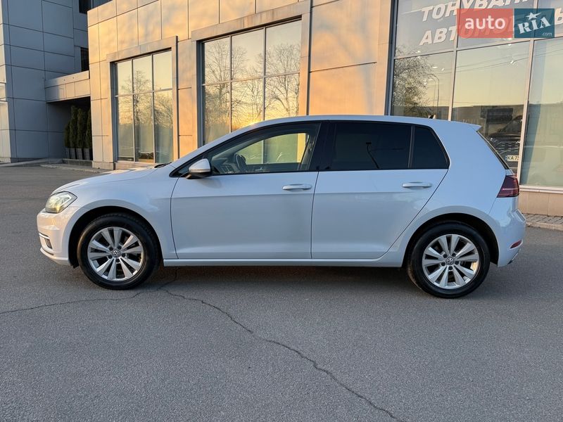 Хэтчбек Volkswagen Golf 2018 в Киеве