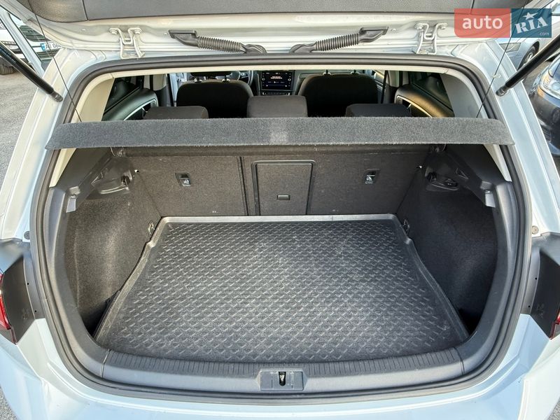 Хэтчбек Volkswagen Golf 2018 в Киеве