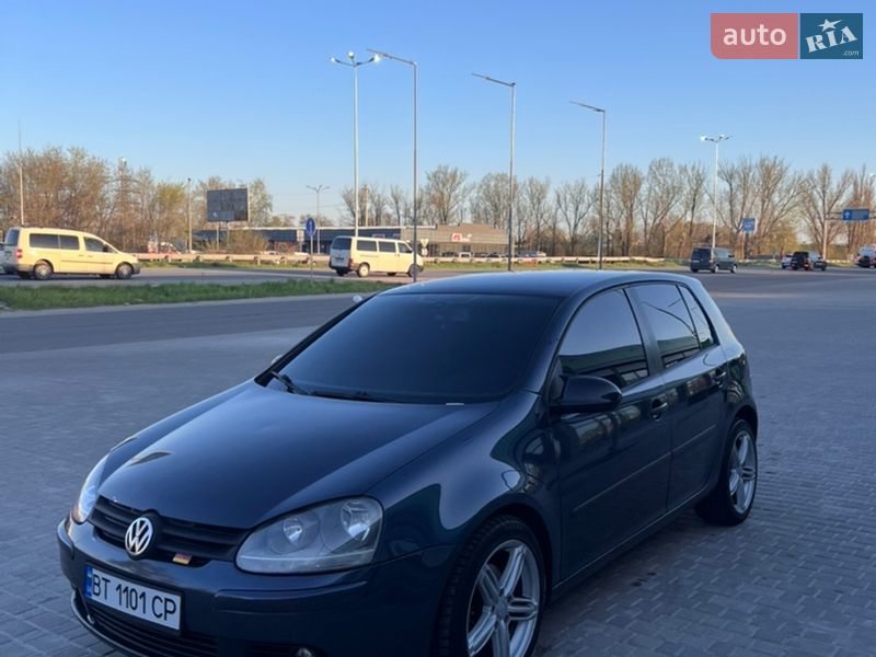 Хетчбек Volkswagen Golf 2004 в Дніпрі