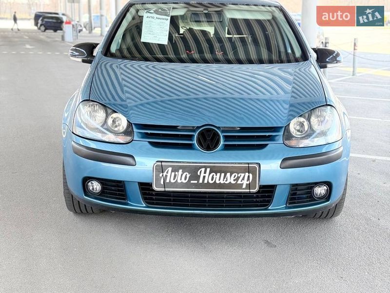Хэтчбек Volkswagen Golf 2005 в Запорожье