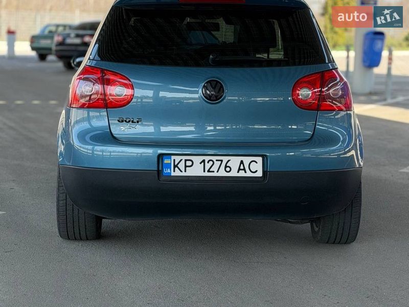 Хэтчбек Volkswagen Golf 2005 в Запорожье