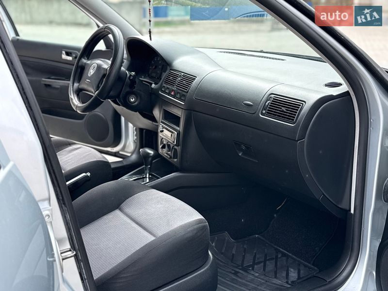 Хэтчбек Volkswagen Golf 2003 в Тернополе