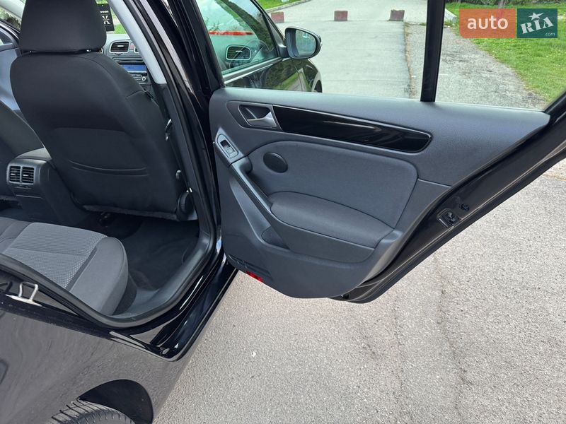 Хэтчбек Volkswagen Golf 2009 в Умани