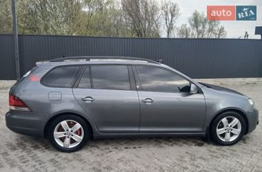 Универсал Volkswagen Golf 2010 в Черновцах