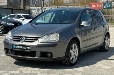 Хэтчбек Volkswagen Golf 2005 в Подольске