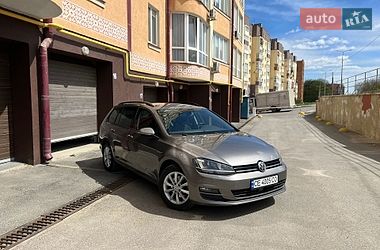 Універсал Volkswagen Golf 2014 в Чернівцях