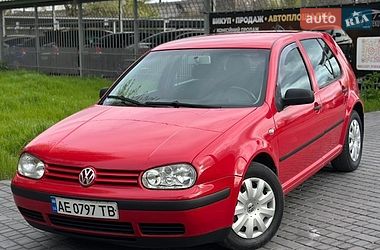Хэтчбек Volkswagen Golf 2003 в Каменском