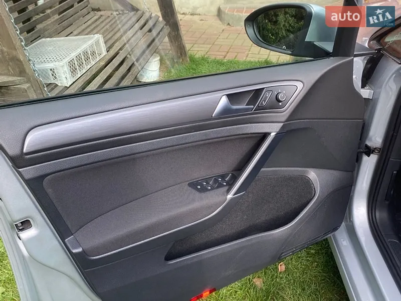 Volkswagen Golf 2019 VIN WVWZZZAUZKP541219 фото оголошення 21 з 63