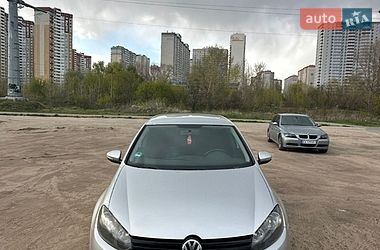 Хэтчбек Volkswagen Golf 2009 в Киеве