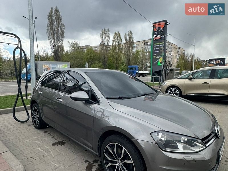 Хетчбек Volkswagen Golf 2013 в Києві