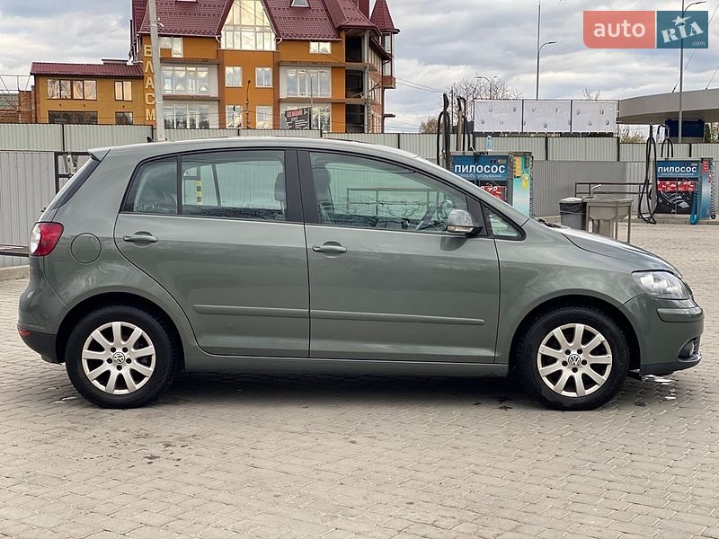 Хетчбек Volkswagen Golf 2006 в Старокостянтинові
