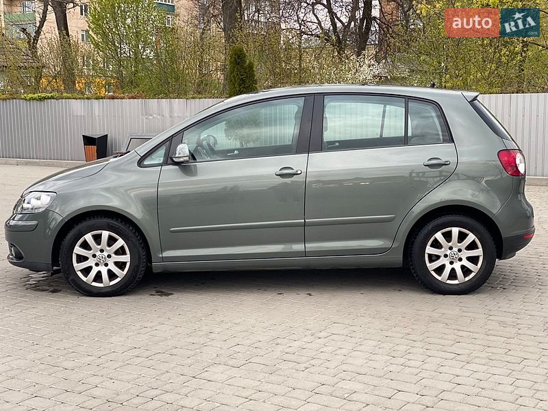Хетчбек Volkswagen Golf 2006 в Старокостянтинові