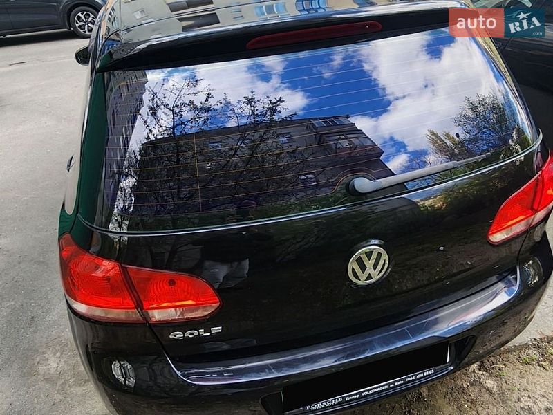 Хэтчбек Volkswagen Golf 2010 в Киеве