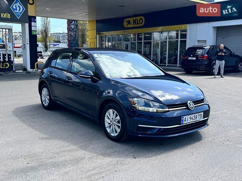 Хэтчбек Volkswagen Golf 2018 в Киеве