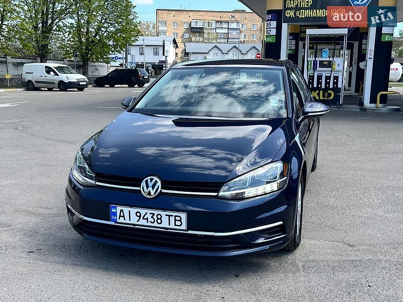 Хэтчбек Volkswagen Golf 2018 в Киеве