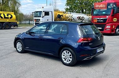 Хэтчбек Volkswagen Golf 2018 в Киеве