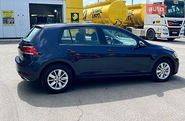 Хэтчбек Volkswagen Golf 2018 в Киеве
