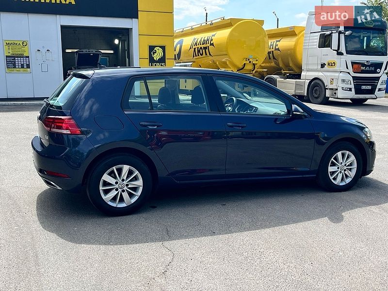 Хэтчбек Volkswagen Golf 2018 в Киеве